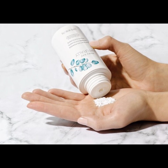 NEW! Mary Kay Naturally Exfoliating Powder - Picture 2 of 3